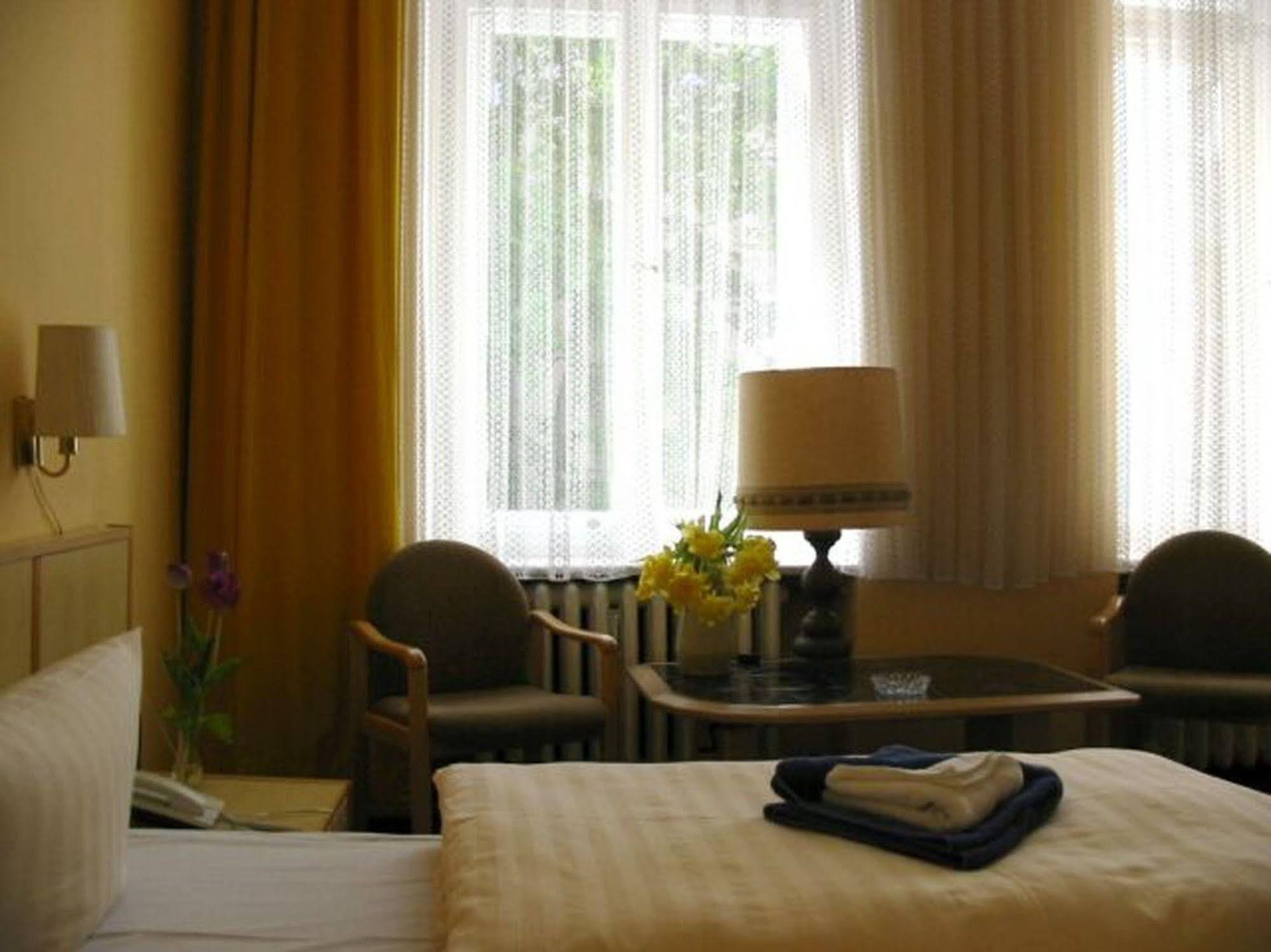 Hotel-Pension Spree Berlin Exterior foto
